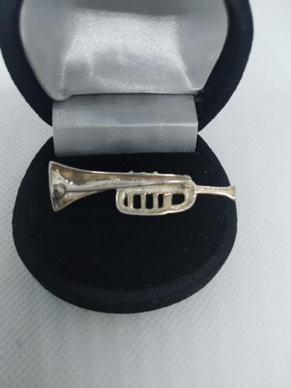 Stříbrná designová brož Trumpeta.  - Starožitné šperky