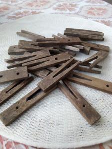 kolíčky na prádlo retro, dřevěné vyřezávané - 26 kusů