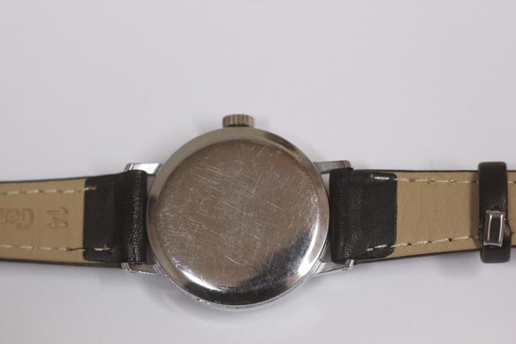 Chlapecké hodinky PRIM  68, černý číselník, jako nové