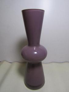 Skleněná fialová vysoká váza 