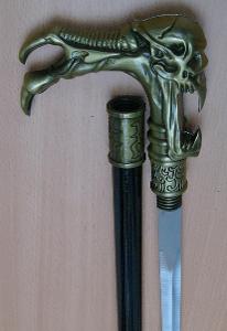 Vycházková hůl s ostrým mečem vetřelec  