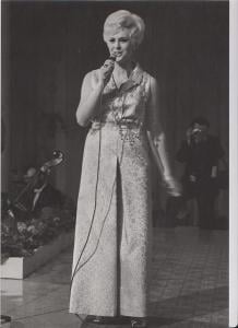31A243 Zlatý klíč Karlovy Vary 1968 - zpěvačka Rosemary Ambeová NDR