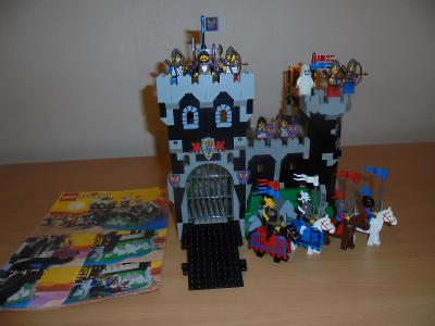 LEGO 6086 Hrad, rytíři, vlčí muž, koně, duch (sběratelský stav)      