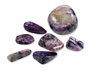Čaroit leštěný fialový drahý kámen ze Sibiře, váha valounku 1-2 gramy