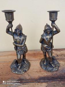 Dva starožitné párové figurální mosatné svícny