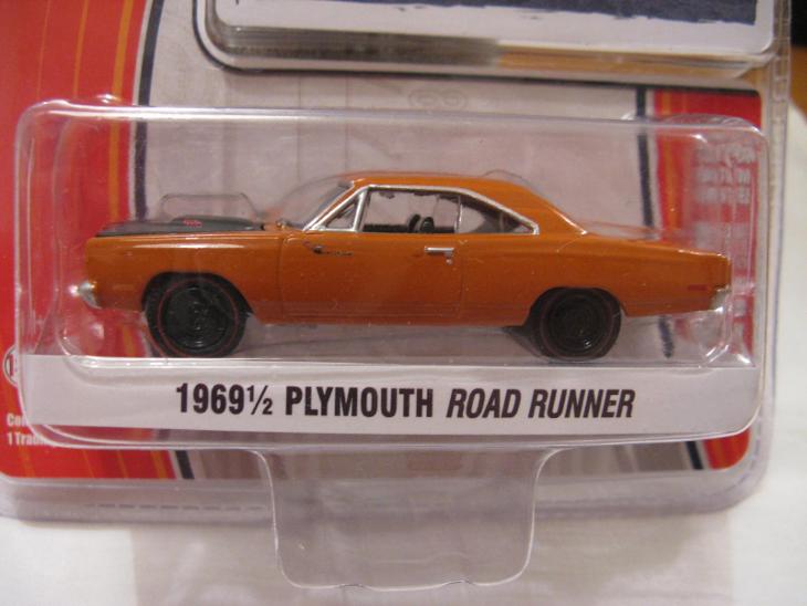 1/64 -  1969   PLYMOUTH  ROAD  RUNNER - Modely automobilů