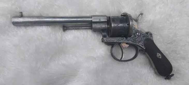 Revolver Lefoš ráže 9 mm v luxusním stavu - váha 700g.