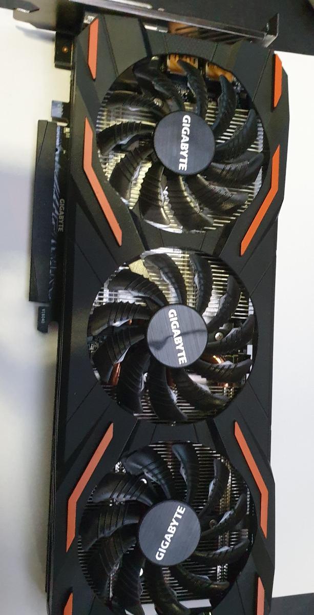 Nefunkční a pouze pro podnikatele: GIGABYTE GeForce GTX 1080 WindForce - Komponenty pro PC