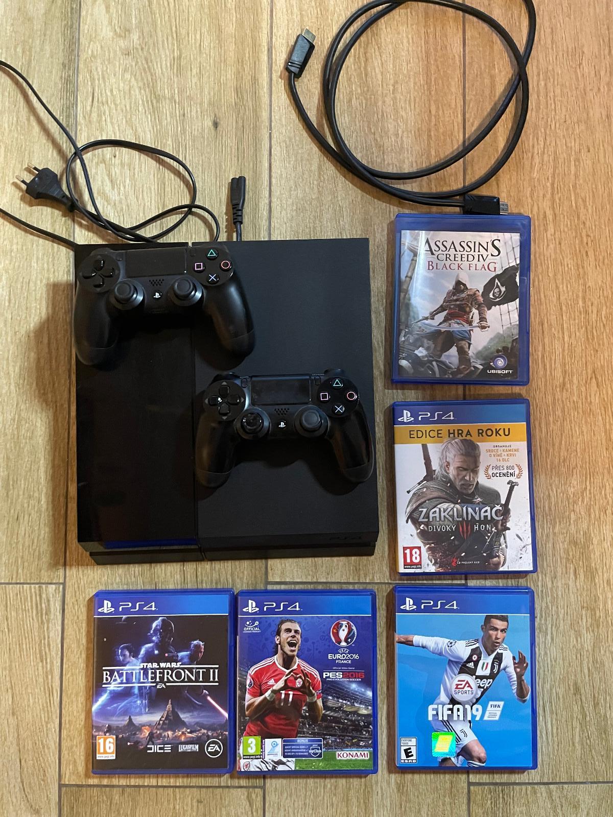 PLAYSTATION 4 / 2 ovladače / + 5 HER - Počítače a hry