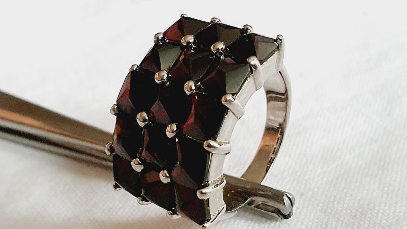 Ag stribro prsten - červené přírodní kameny granáty TOP č.43 rhodium - Šperky