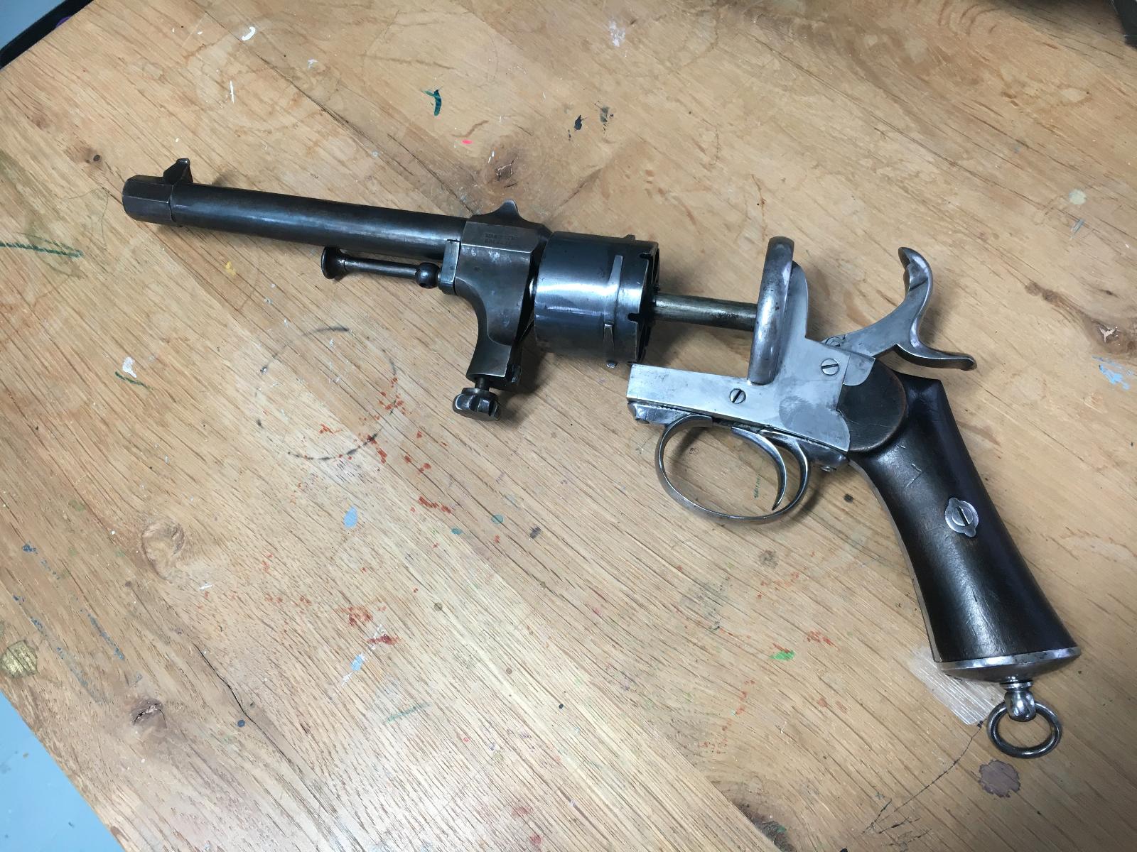 Velký revolver Lefaux - Sběratelské zbraně