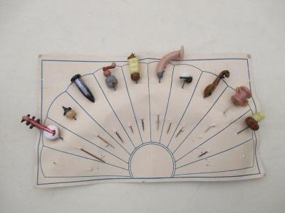 Ozdobné špendlíky - skleněné miniatury hudebních nástrojů  ČSR