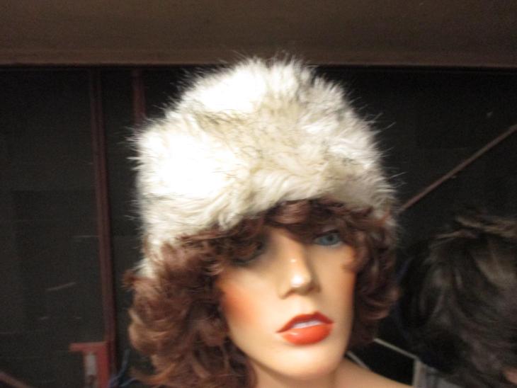 Retro dámská umělo - kožešinová zimní čepice  ČSSR