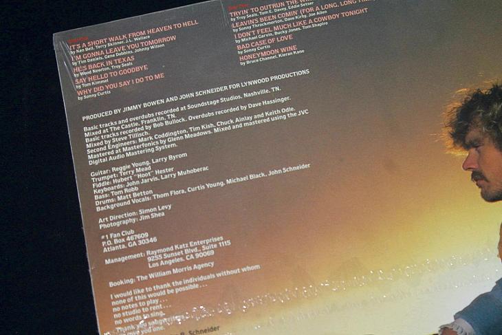 LP - John Schneider ‎- Tryin' To Outrun The Wind   (d23) - Hudba