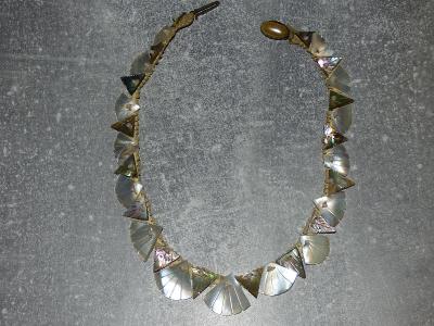 Pravý žirovnický perleťový koliér, stáří cca 120 let, původní stav, dé
