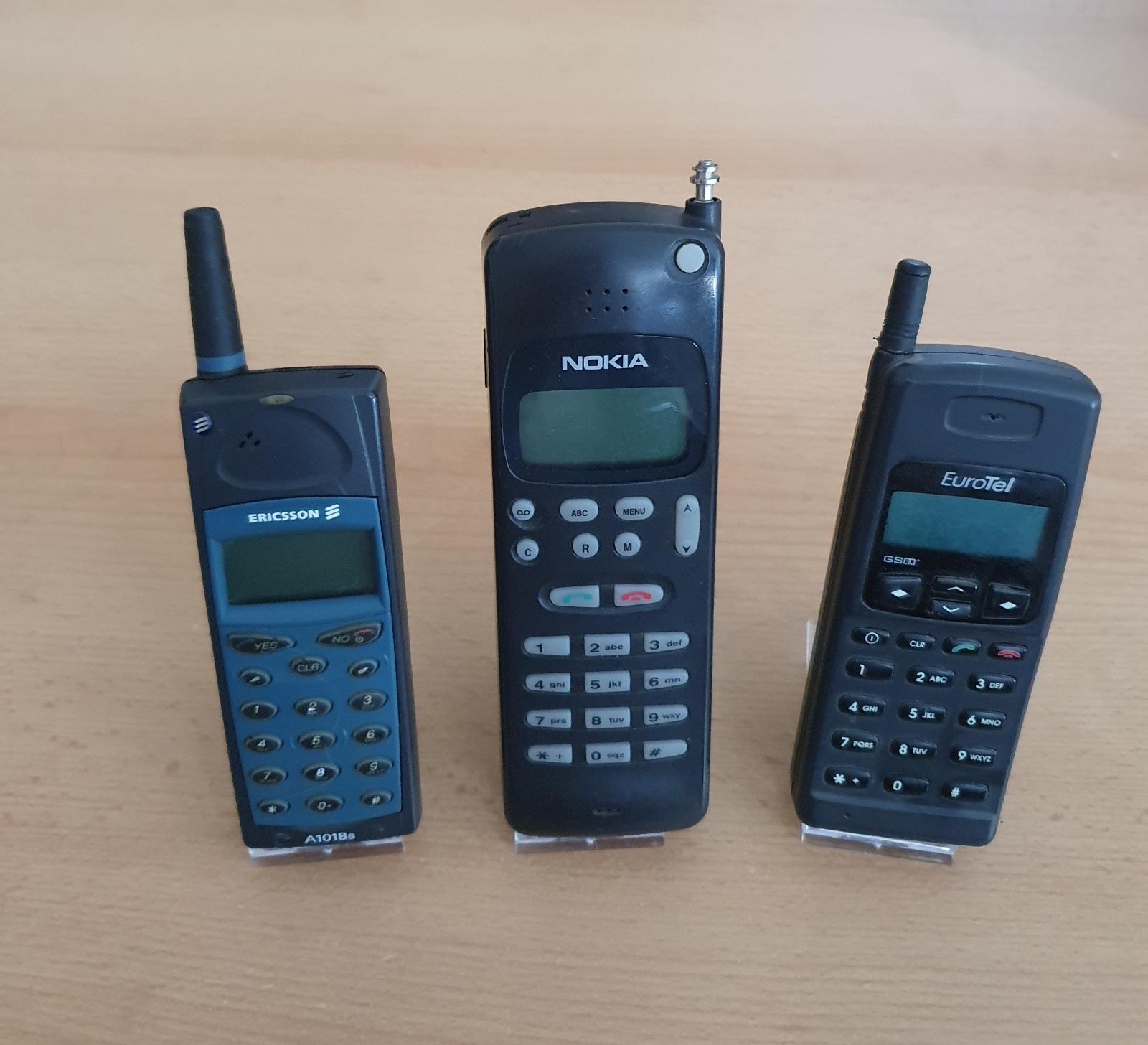 Mobilní telefony 3x Retro Ericsson, Nokia a Dancal - Mobily a chytrá elektronika