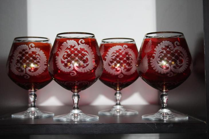 Nádherné ručně malované poháry na brandy  - Starožitnosti