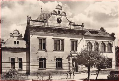 Úvaly * škola, historická budova * Praha východ * V972