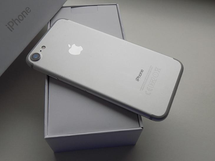 APPLE iPhone 7 32GB Silver - ZÁRUKA 12 MĚSÍCŮ - KOMPLETNÍ BALENÍ - Mobily a chytrá elektronika