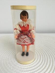Retro panenka v kroji r.1969