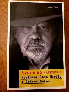 Jan Novák - Život mimo kategorie, rozhovor s Johnem Bokem, s podpisem 