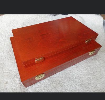 Sběratelské dřevěné krabice ( boxy ) vč pamětového molitanu 