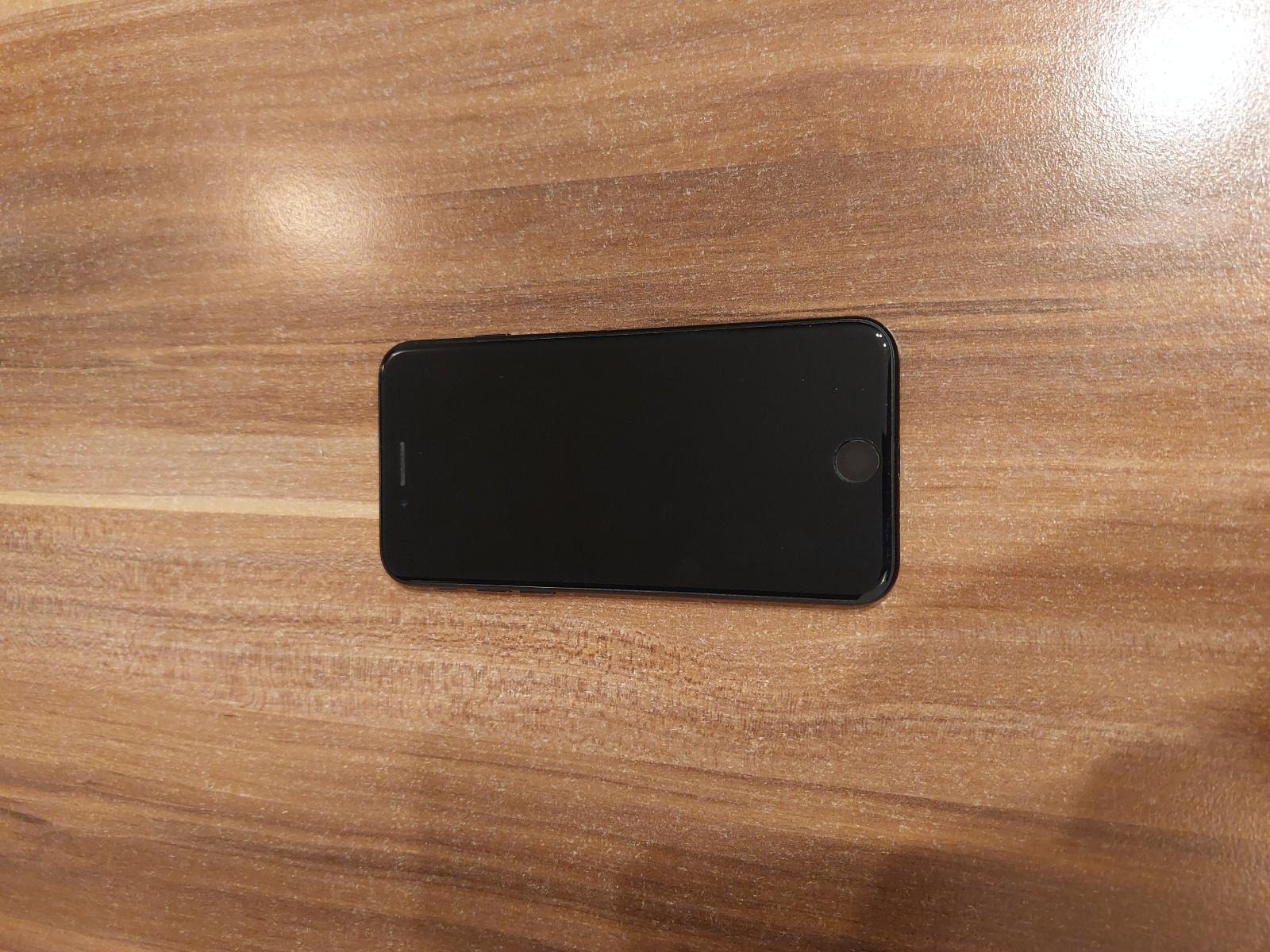 iPhone 7 32gb černý s kryty a sklíčky - Mobily a chytrá elektronika