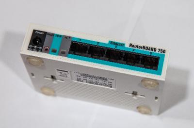 MikroTik RouterBoard RB750