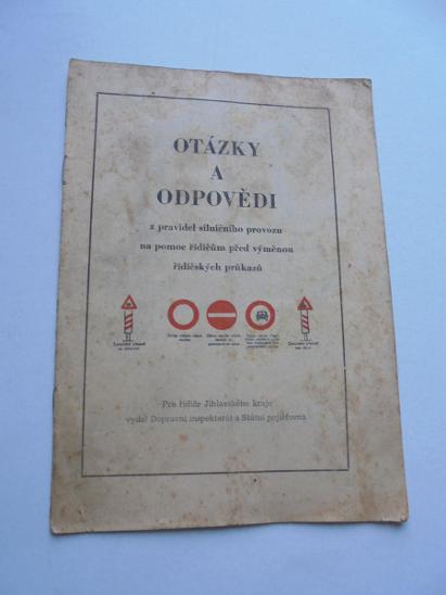 BROŽURA - OTÁZKY a ODPOVĚDI Z PRAVIDEL SILNIČNÍHO PROVOZU - 1955 - Motoristická literatura