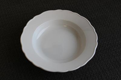 J2. Míšeň - 3. Originál značený porcelánový talíř hluboký 24,2 cm