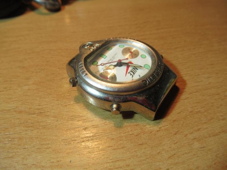 Staré hodinky NIKE - Starožitnosti