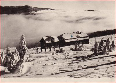 Krkonoše * Chata Julia Fučíka, horská bouda, mraky, zima * V995