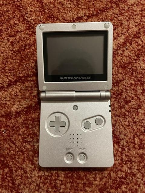 Nintendo Gameboy Advance SP Platinum - mckenzieross.com.au