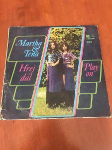 Martha & Tena – Hrej Dál (Play On) - Martha & Tena