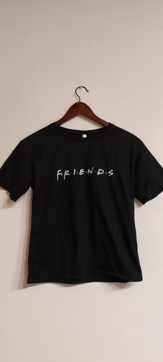 Tričko Priatelia čierne - veľkosť L od 1 Kč € - Dámske oblečenie