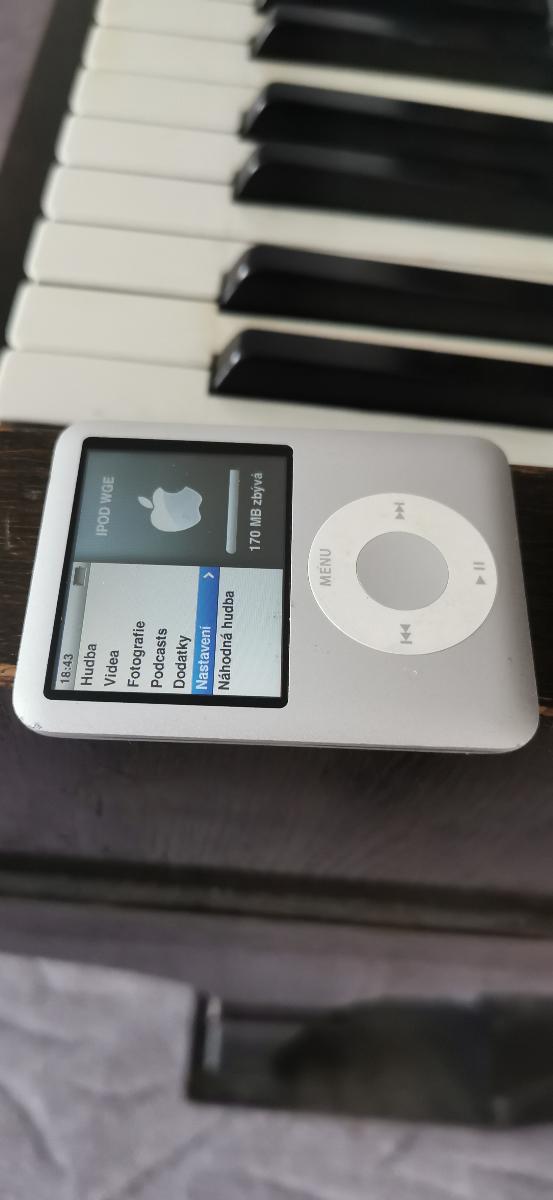 Apple iPod Nano / 4GB (Silver) - 3.generace - TV, audio, video