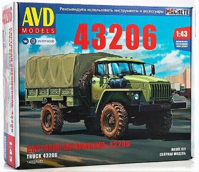 AVD / SSM 1402 Sovětské vojenské nákladní auto URAL-43206 / 1 :43