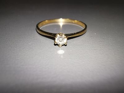 Diamantový prsten 9k (375) - žluté zlato. PC: 8000Kč (G-LG3992)