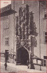Brno (Brünn) * portál radnice, lidé, architektura * M1363