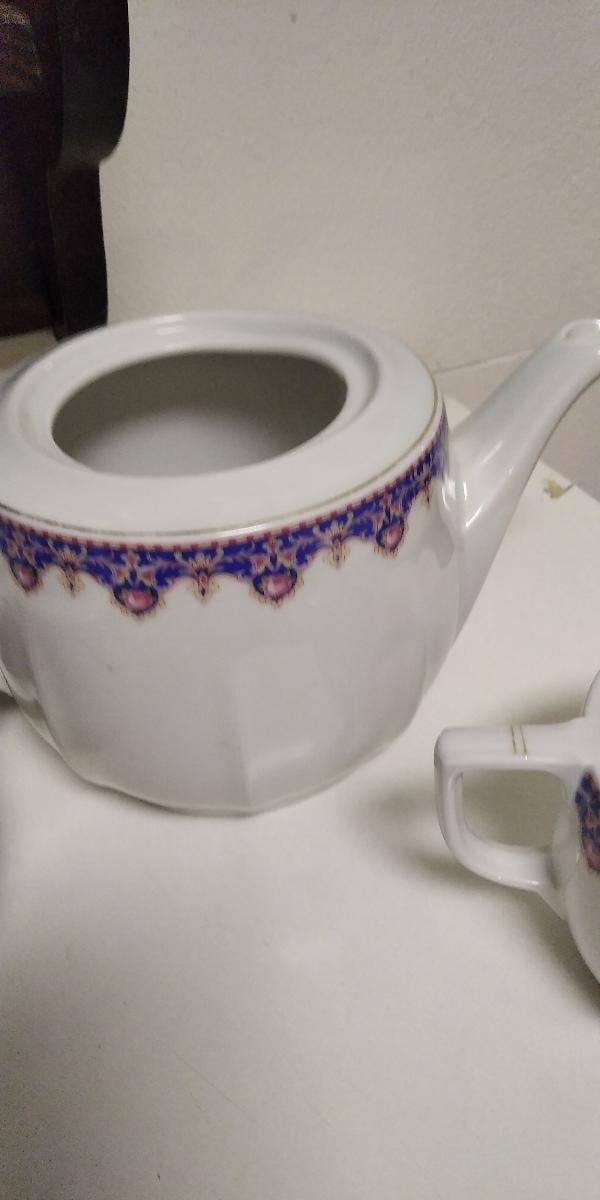 starožitná porcelánová sada konvička,cukřenka a mléčenka značená THUN 