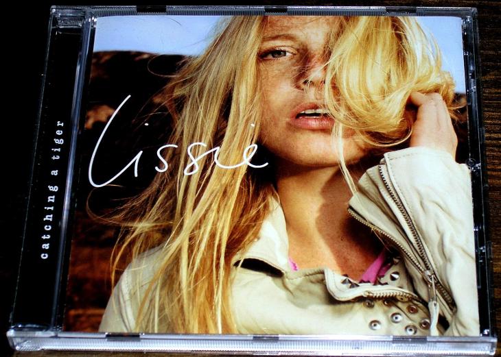 CD LISSIE : CATCHING A TIGER, 1.album, countryrock, běžná cena 420,-Kč - Hudba na CD