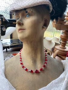 Art Deco skleněný náhrdelník, Jablonec, červené korále