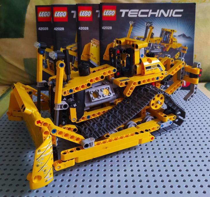 Lego Technic Buldozer - LEGO