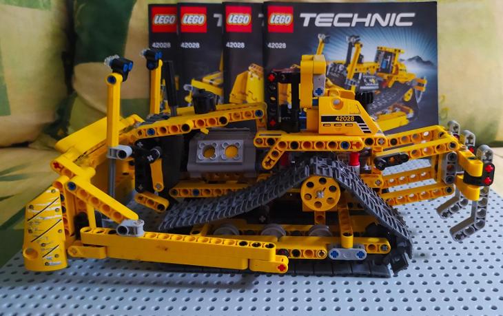 Lego Technic Buldozer - LEGO