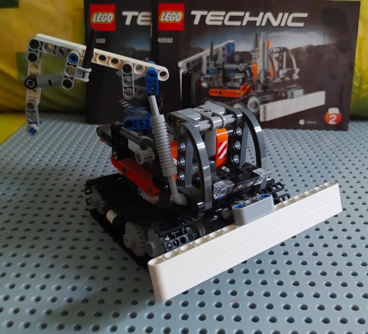 Lego Technic Sněžná rolba - LEGO