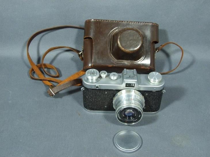 Fotoaparát Zarja  Industar-26m 1: 2,8 F = 5 cm Fed s pouzdrem
