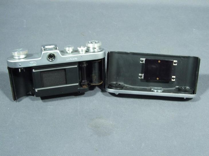 Fotoaparát Zarja  Industar-26m 1: 2,8 F = 5 cm Fed s pouzdrem