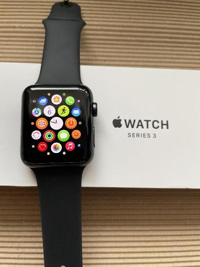 Apple Watch 3 42mm vesmírná šedá | Aukro