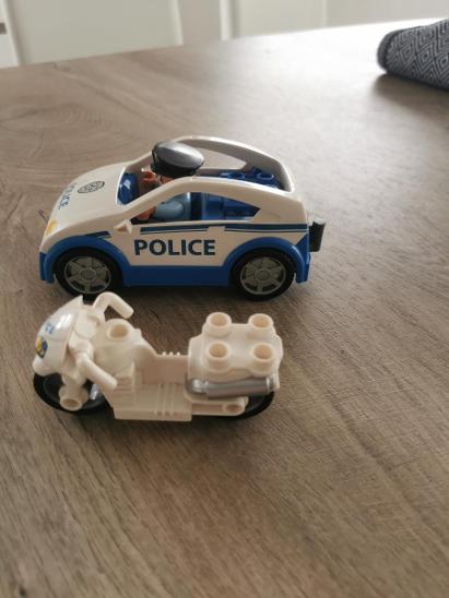 LEGO DUPLO AUTO POLICEJNÍ A MOTORKA I S FIGURKOU ŘIDIČE