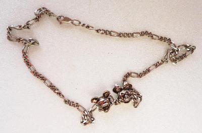 Starý stříbrný náhrdelník s přívěskem